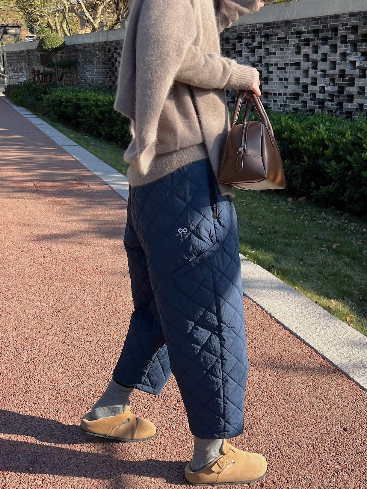加厚松紧腰轻型绗棉阔腿气球裤