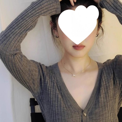 灰色长袖针织打底衫女秋冬新款v