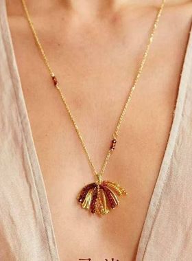 吴昕同款项链棕榈摇晃绚烂烟花