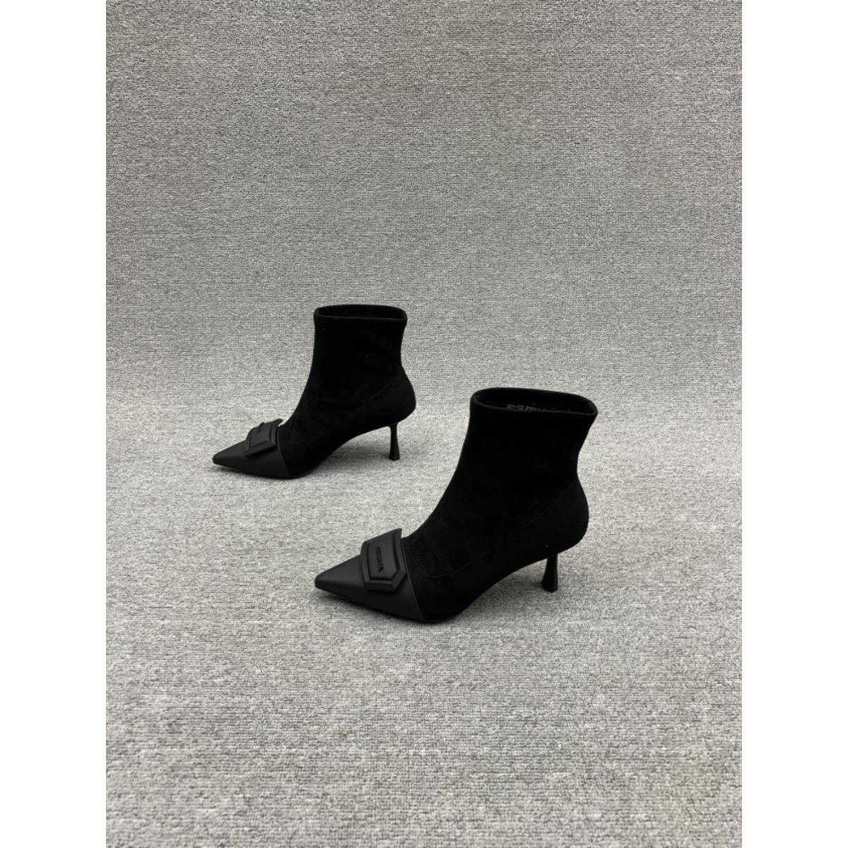 欧洲站2025秋新款套筒显瘦尖头高跟短靴英伦风细跟弹力瘦瘦1209e