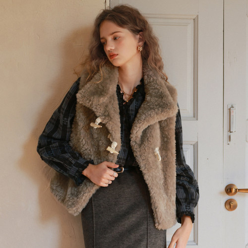相对纶/两穿领型/厚实环保仿皮草羊羔毛灰色宽松女秋冬时髦马甲