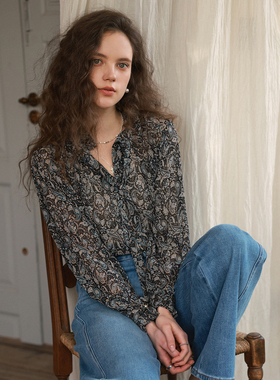 相对纶/春季法式黑色碎花雪纺印花木耳边系带女式通勤新款衬衫