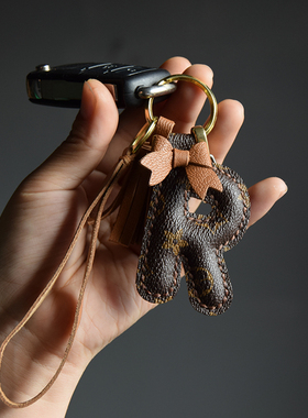 【MR夹子】原创设计车钥匙包包挂饰老花字母定制个性女生日礼物潮