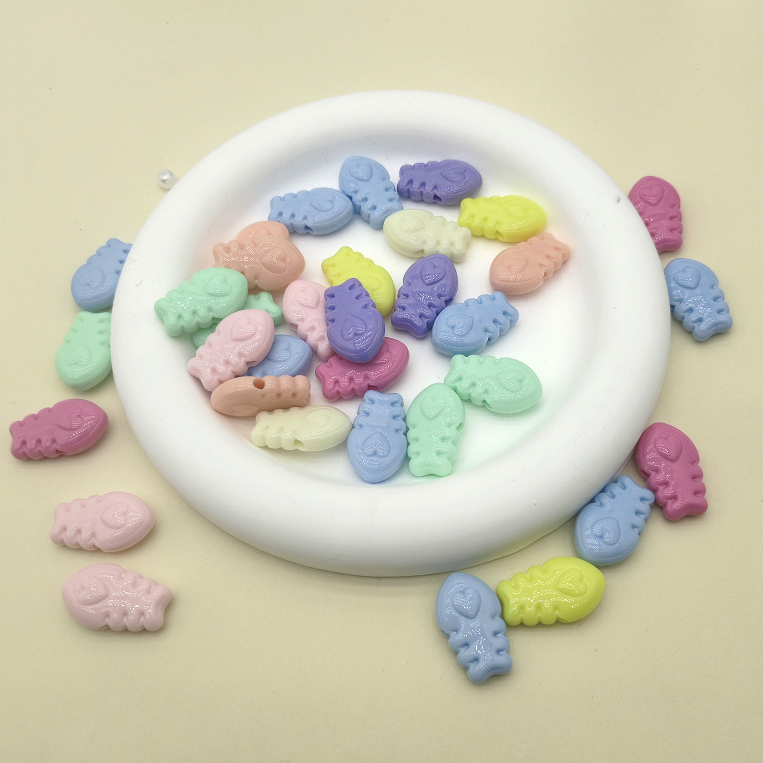 亮彩色爱心玉鱼骨头DIY隔珠