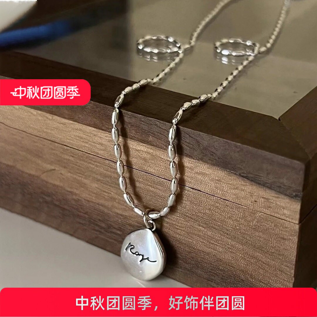 高级感字母雕刻金属吊坠项链女韩古个性简约百搭气质颈链锁骨链