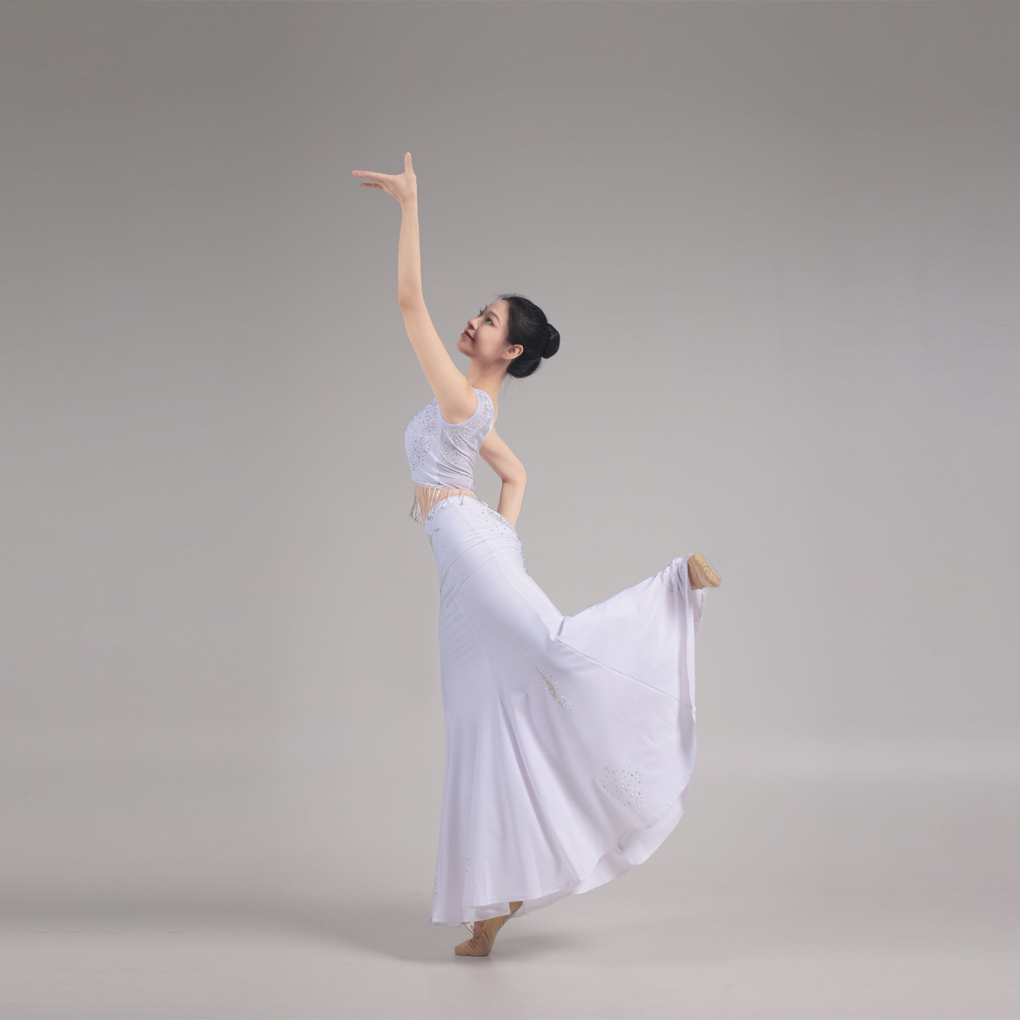 孔雀舞鱼尾裙舞蹈演出定制艺考傣族剧目《越鸟》表演练习服