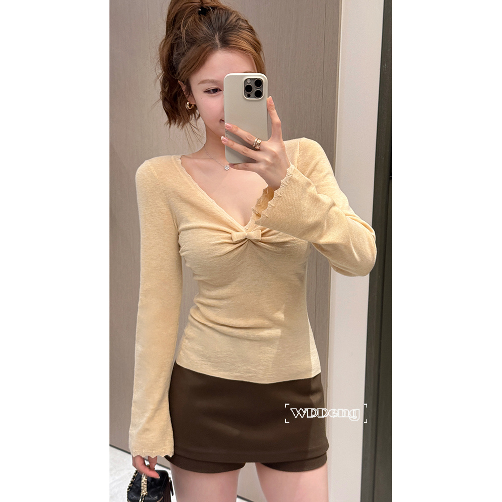 王等等 甜蜜物语 2025秋冬原创收腰修身版羊毛长袖毛衫U225Z19624