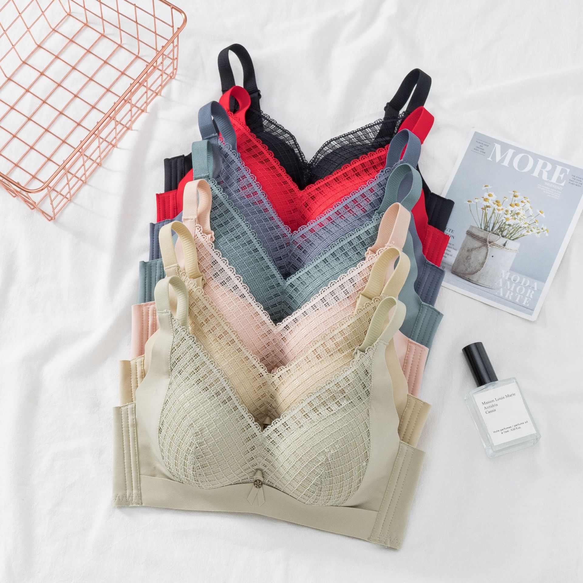 梦舒婷812#无钢圈轻氧乳胶内衣性感蕾丝中厚聚拢上调整型文胸