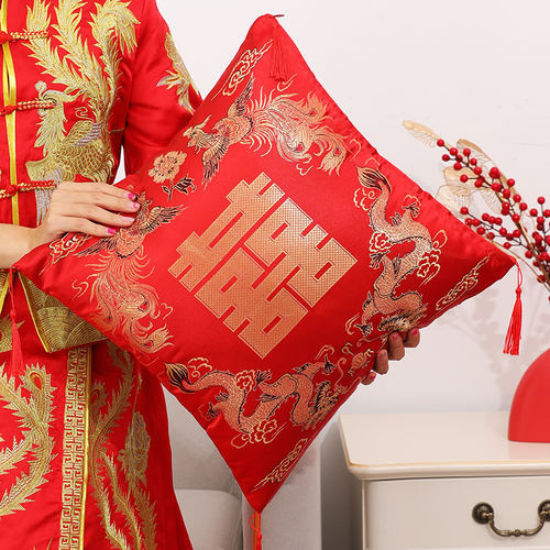 婚房布置绸缎沙发织锦缎靠垫抱枕