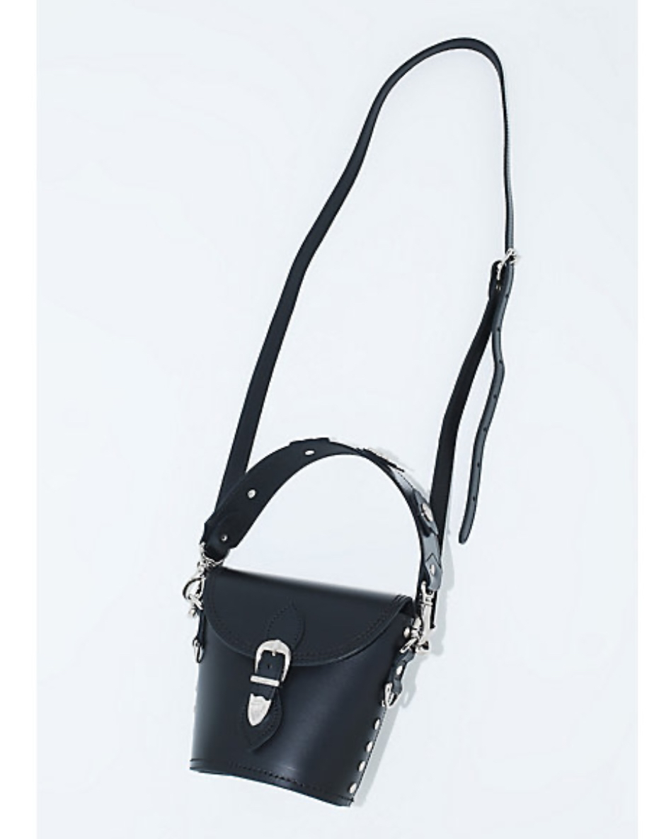 日本购直邮 toga 水桶铆钉 挎包手拎包 牛皮英国制 15*12*9cm