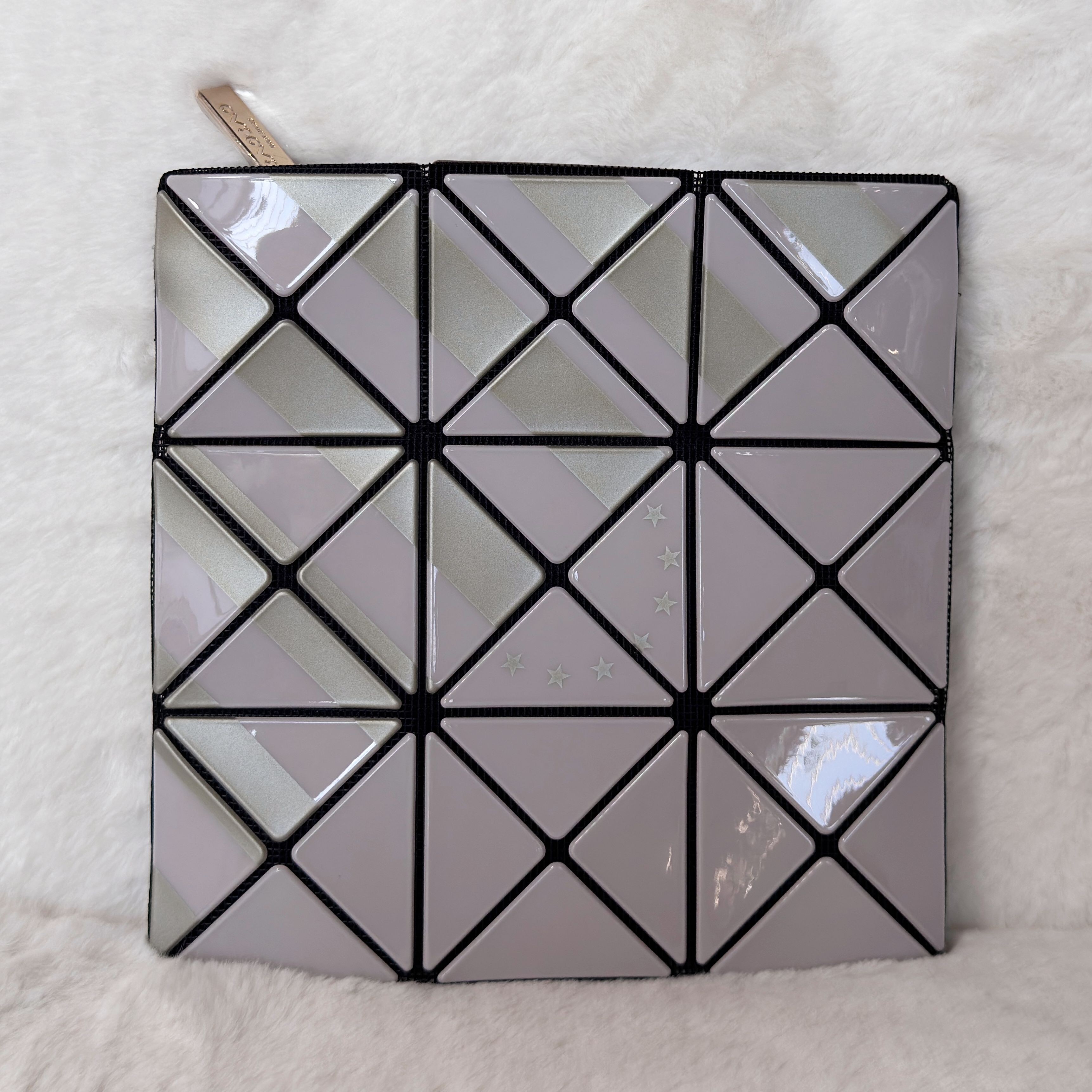 日本三宅一生ISSEY MIYAKE撞色双面手拿包化妆包收纳包 北京现货