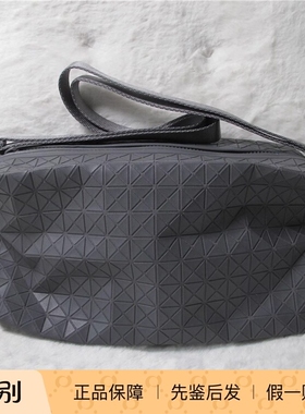 日本ISSEY MIYAKE三宅一生马鞍包斜挎男包 磨砂灰绿色 现货