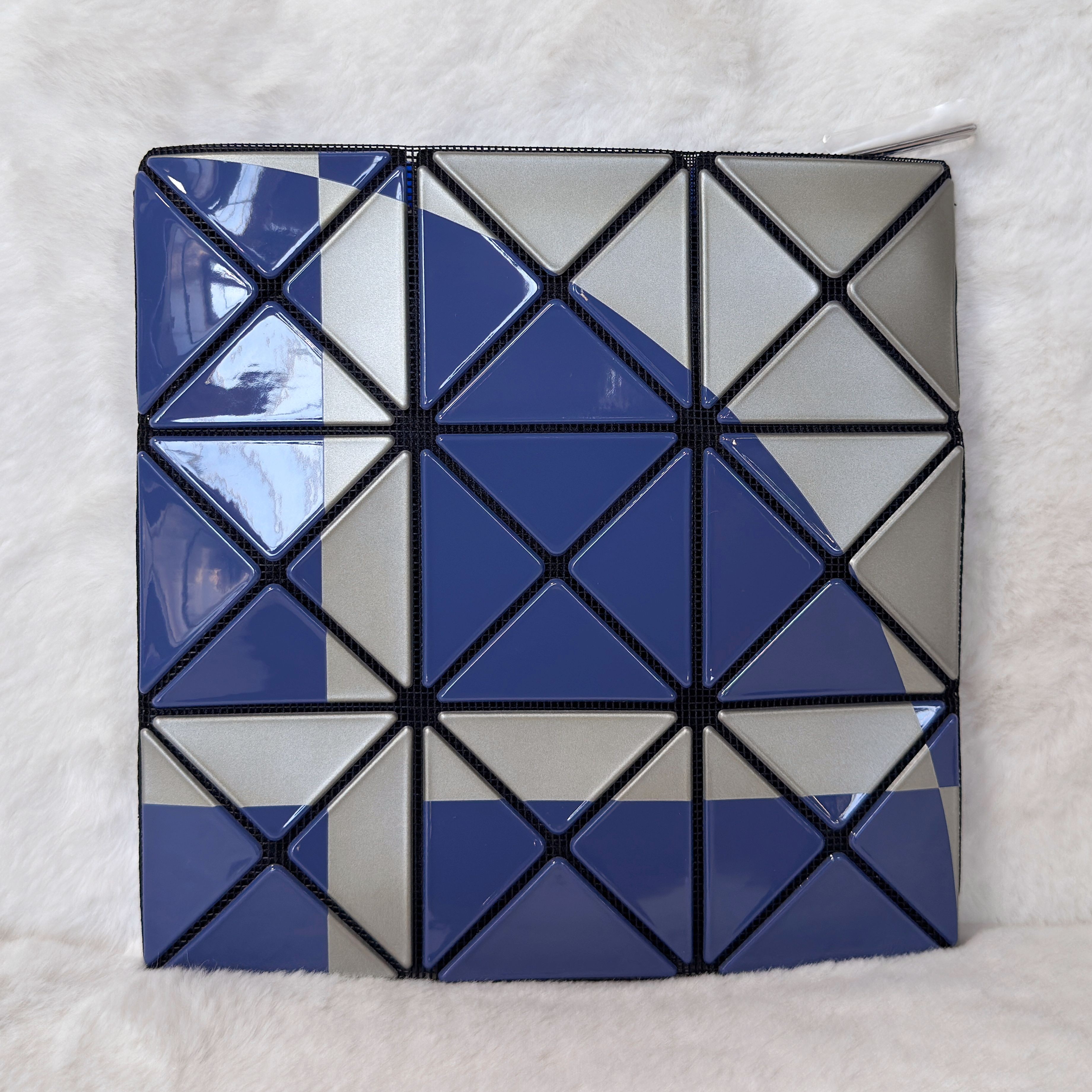 日本三宅一生ISSEY MIYAKE撞色双面手拿包化妆包收纳包 北京现货