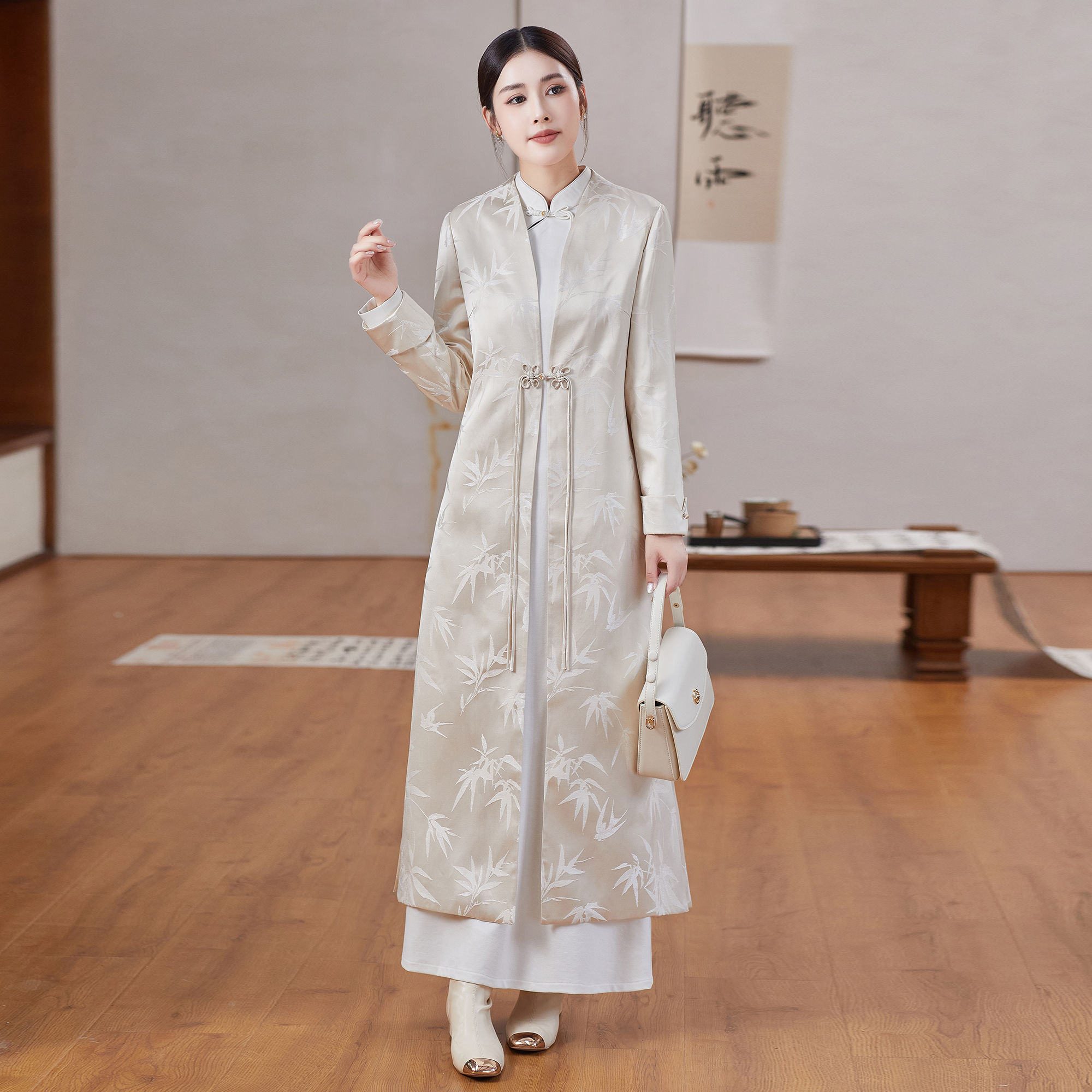 新中式国风刺绣盘扣上衣女