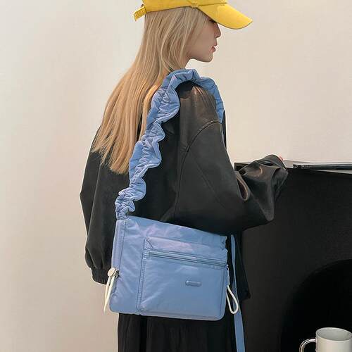 新款女士尼龙布机车包