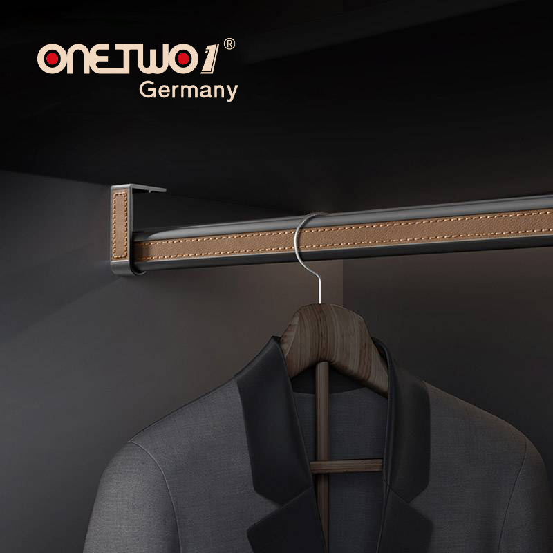 ONETWO1意式极简皮质挂衣杆静音