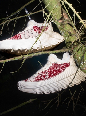 HOKA ONE ONE x Paria Farzaneh联名马海毛奶油色厚底缓震跑步鞋