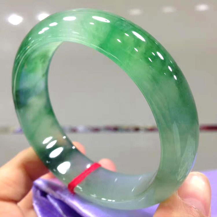 缅甸翡翠手镯正圈吊坠飘绿