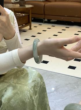 天然冰种飘花天山翠手镯正圈