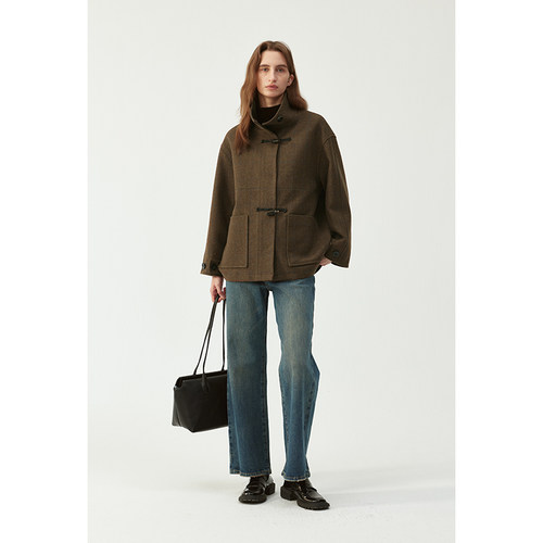 2025秋季时尚短款牛角扣毛呢外套