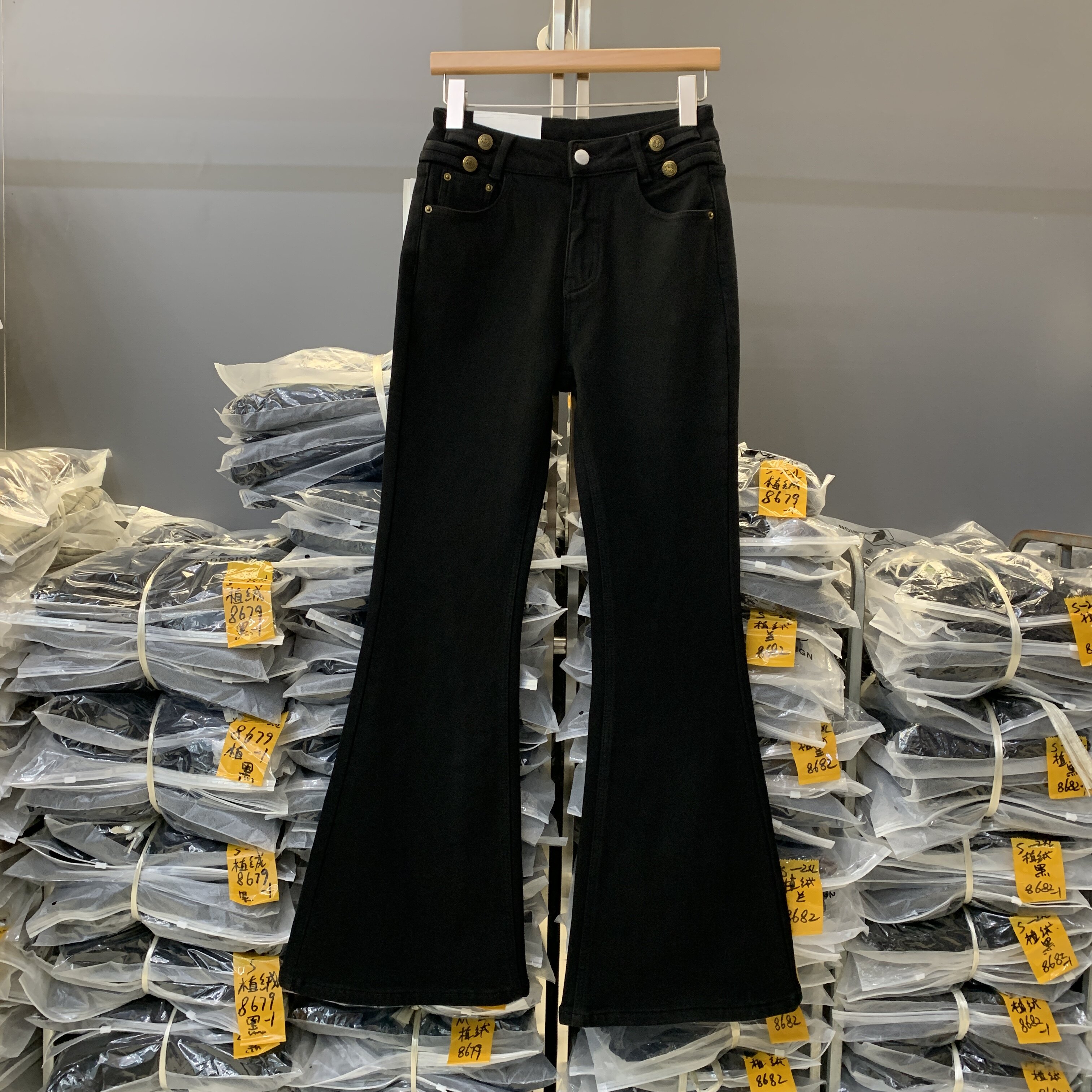 回车键37807冬款加薄绒微喇牛仔裤女2026高腰修身提臀拖地喇叭裤