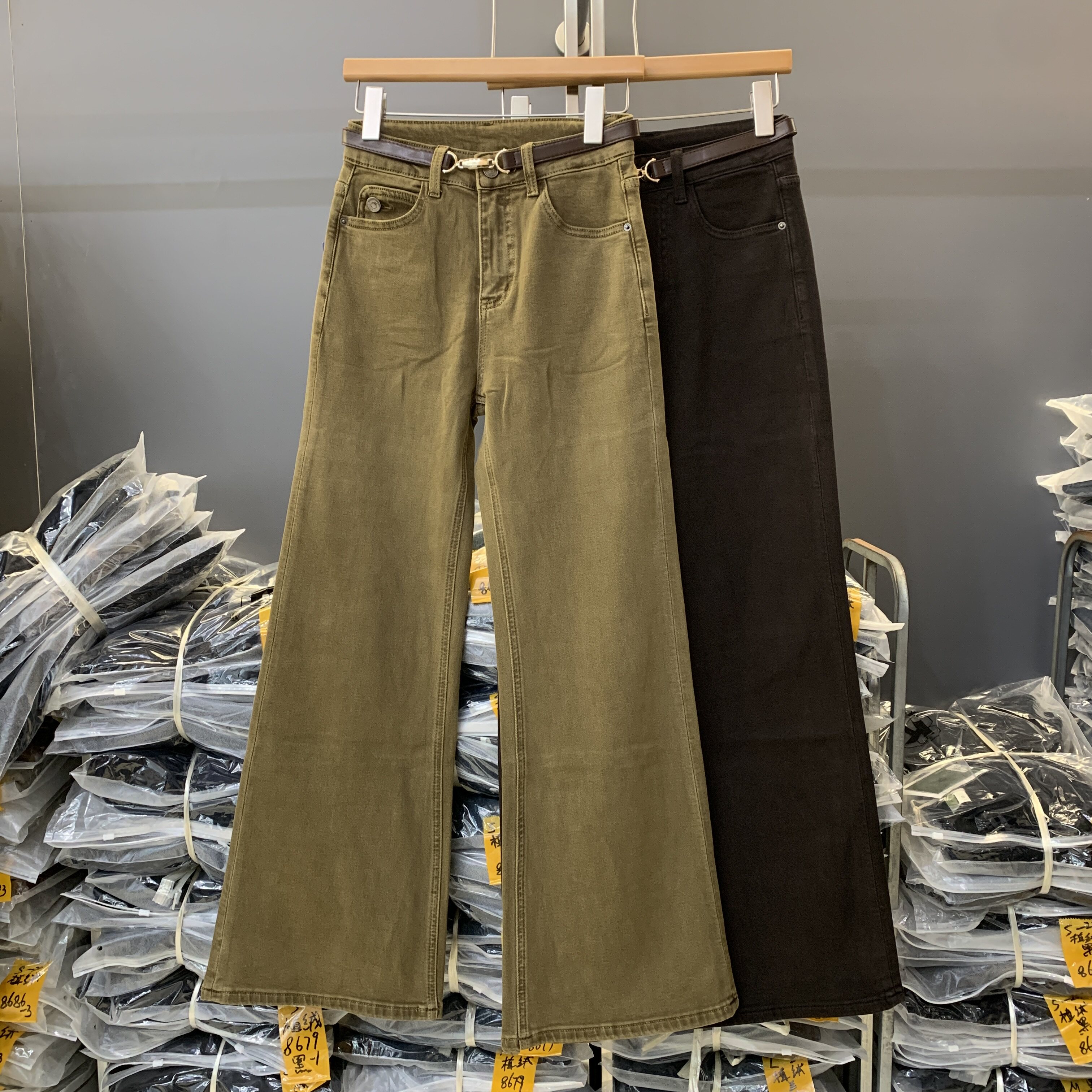 欧货HEMIOR95051冬款弹力高腰显瘦不贴腿植绒微喇牛仔裤女2026冬
