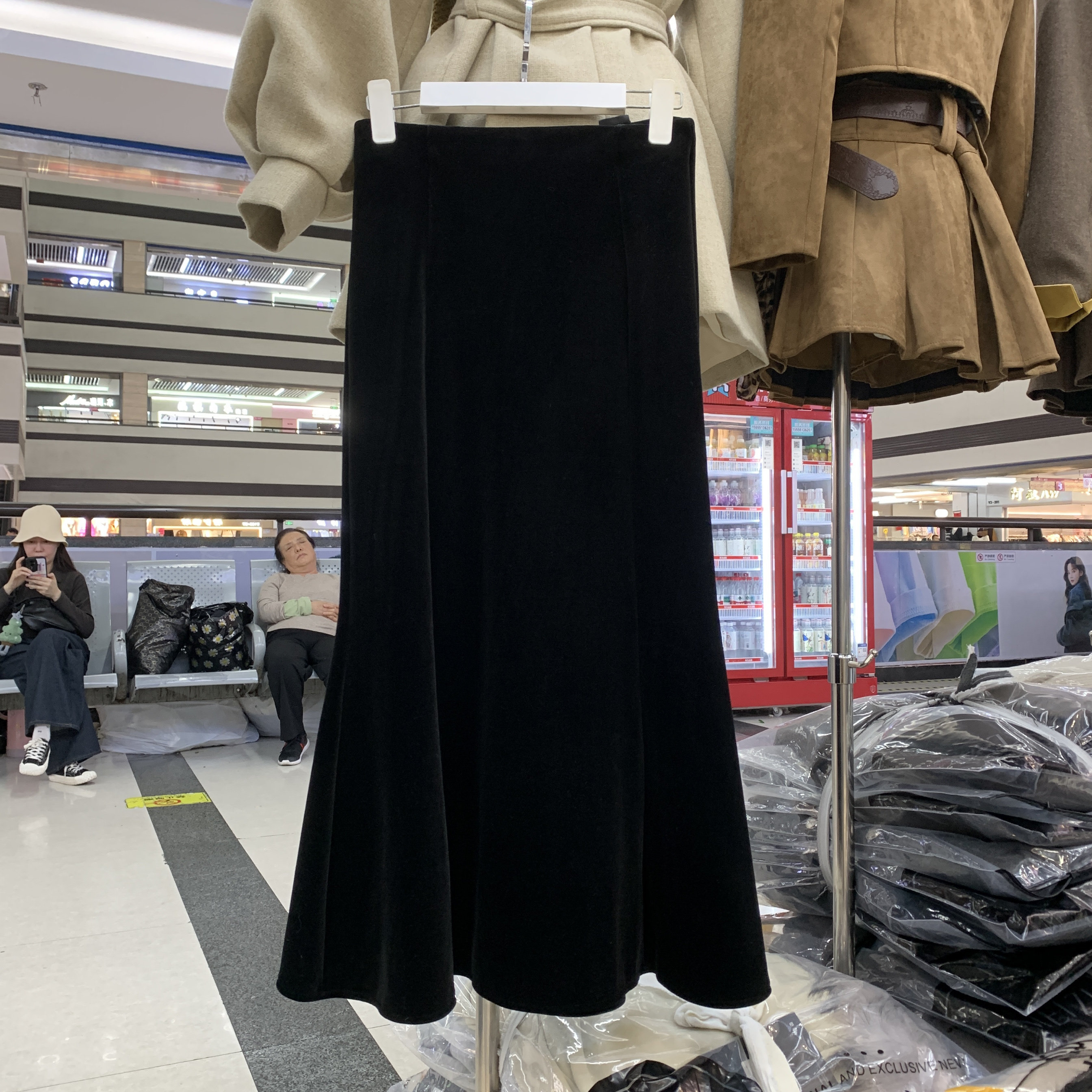 鑫丽铭1951加绒加厚丝绒鱼尾半身裙女2025冬高腰气质显瘦包臀裙子