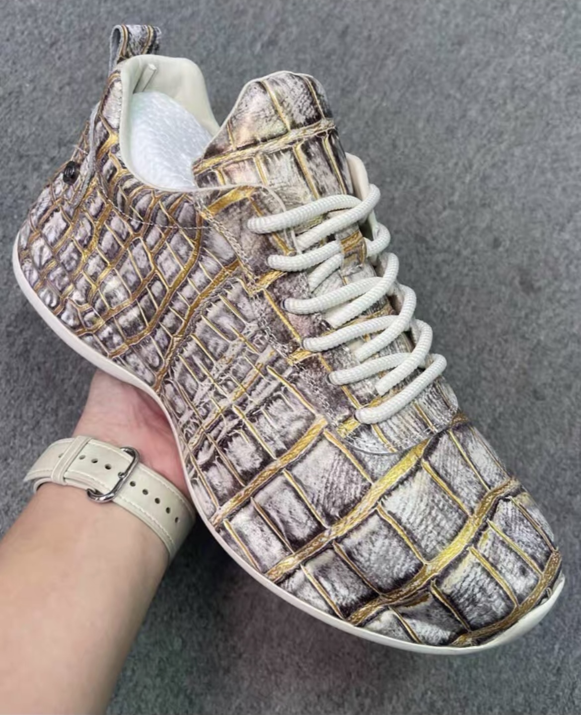 断码尾单全包鳄鱼皮老爹鞋喜马拉雅鎏金擦色腹皮休闲运动鞋手慢无