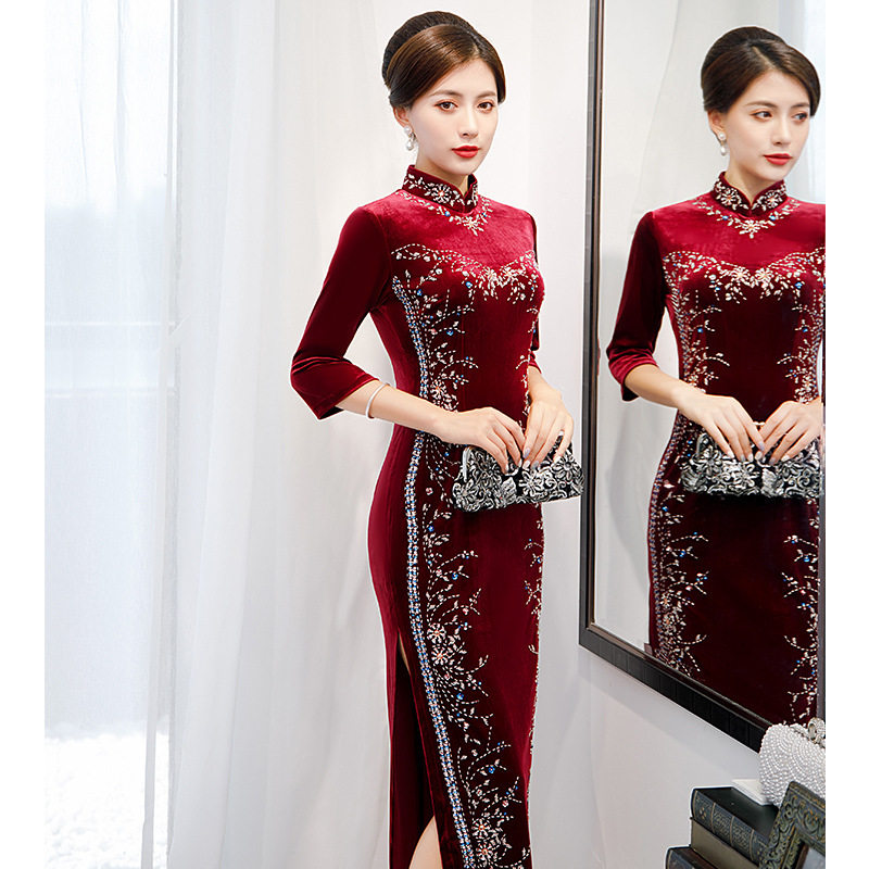 新款重工钉珠丝绒裙女演出舞台妈妈长款旗袍修身显瘦走秀中式