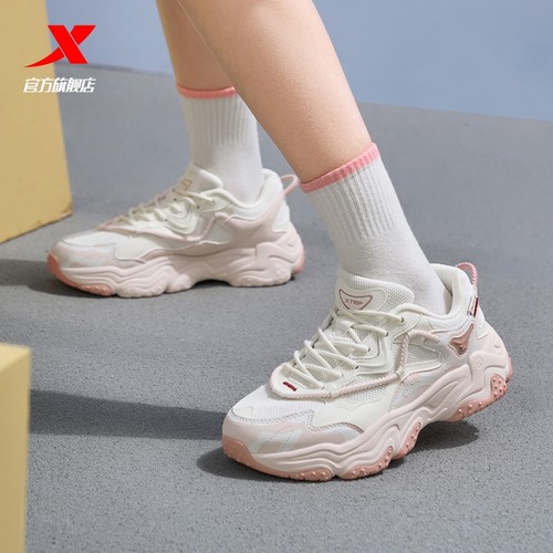 特步女鞋火山休闲鞋2025新款冬季透气网面运动鞋女厚底增高老爹鞋
