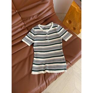 显瘦百搭上衣 圆领修身 休闲风条纹针织衫 女短袖