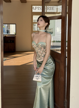 instahot 复古绿色吊带提花两件套女度假风修身显瘦缎面套装裙