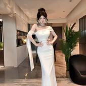 instahot御姐高级感一字肩白色连衣裙2026春季 新款 显身材包臀长裙