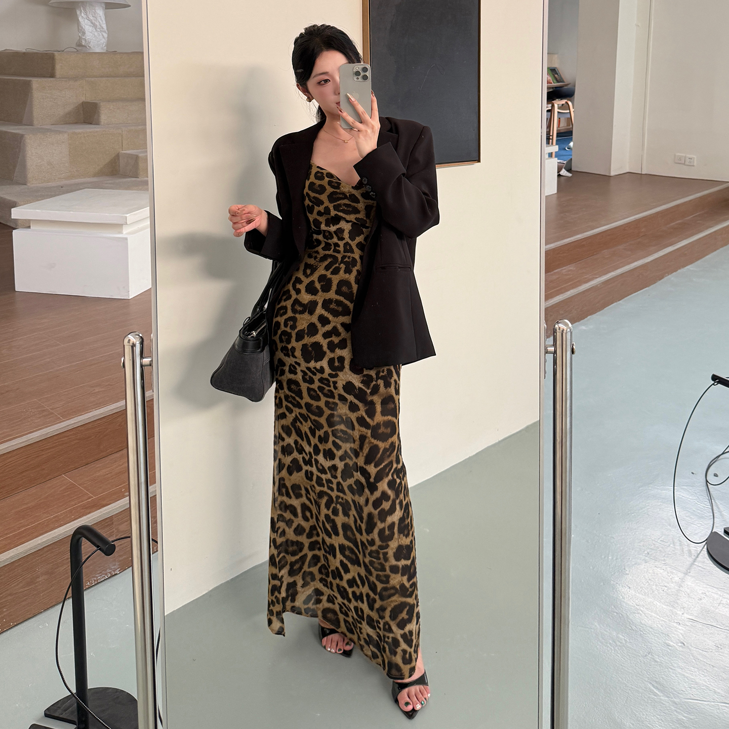 韩系早秋穿搭时尚豹纹吊带连衣裙