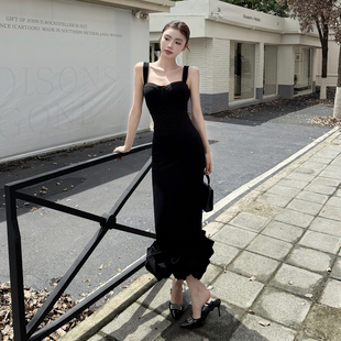 轻奢宴会花苞裙 流行风格 instahot 性感露背吊带黑色连衣裙女秋季