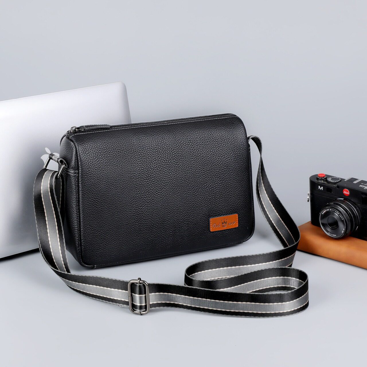 头层牛皮新款 男士斜挎包高级感百搭单肩包大容量机能工装包休闲