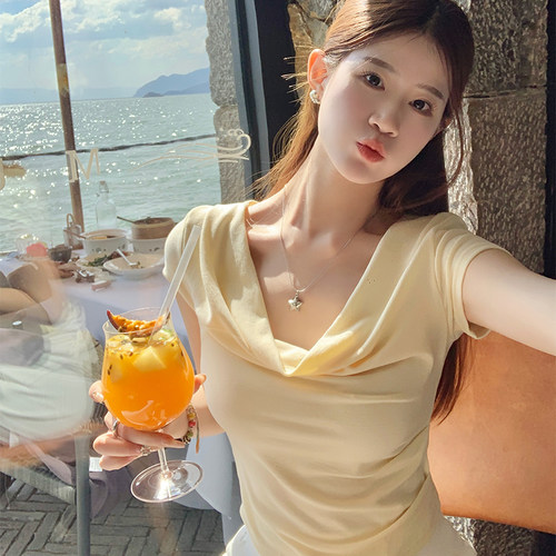 苏三三 法式荡领短袖t恤女2025年新款修身设计感纯欲风一字肩上衣