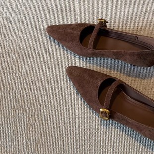 复古棕色简约粗跟单鞋女2025秋冬一字带磨砂皮尖头浅口软底工作鞋