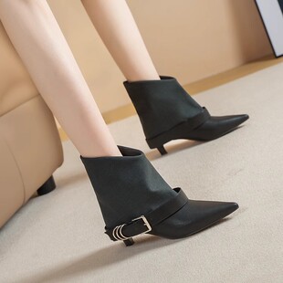 欧洲站尖头加绒西部牛仔靴女2025秋冬低跟瘦瘦靴皮带扣短靴裤管靴