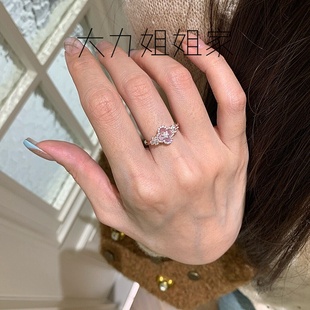 天然粉贝母爆闪四叶花微镶锆石戒指女精致轻奢设计感玫瑰金指环