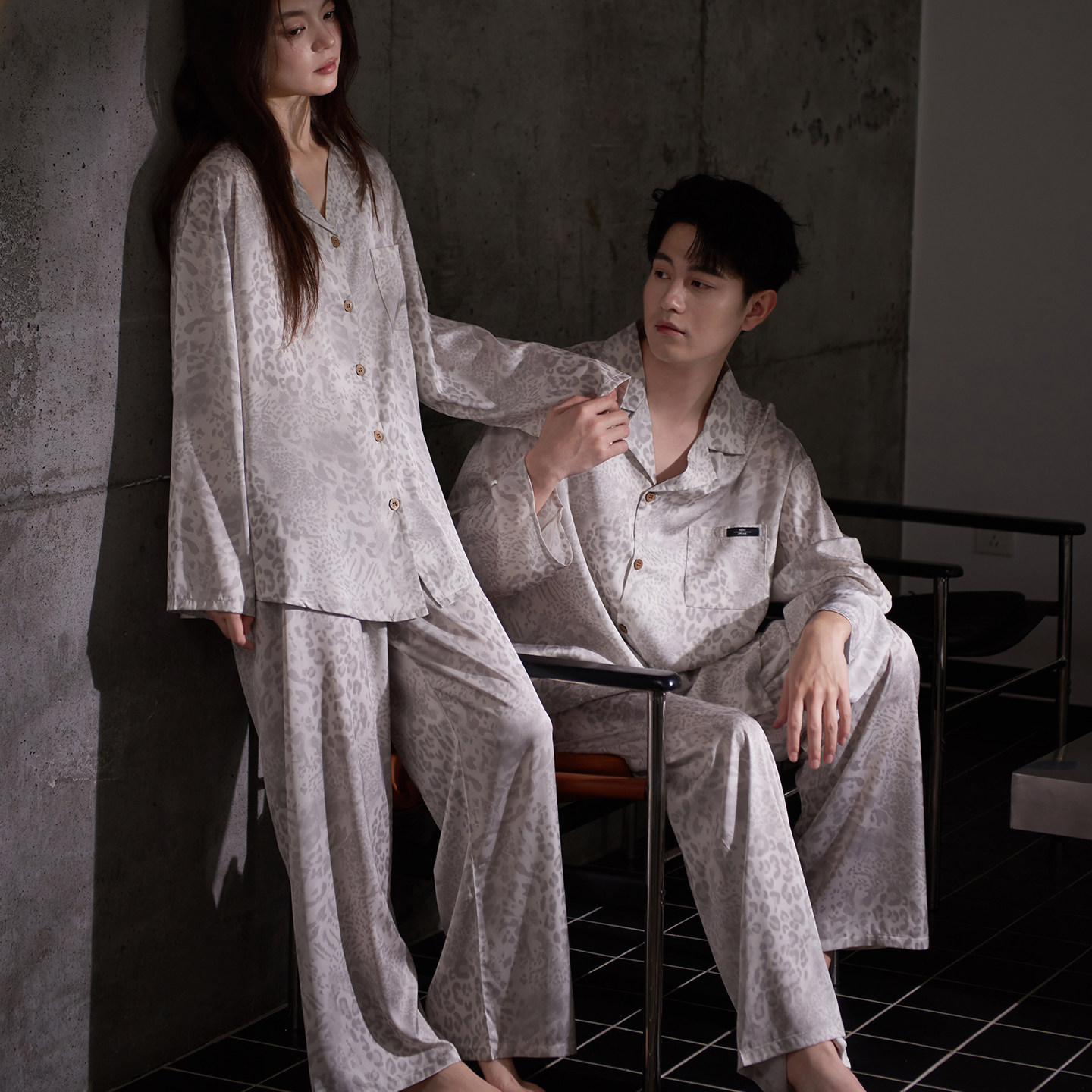 思莉太太情侣睡衣冰丝女款长袖高级感豹纹轻奢缎面男士春夏家居服