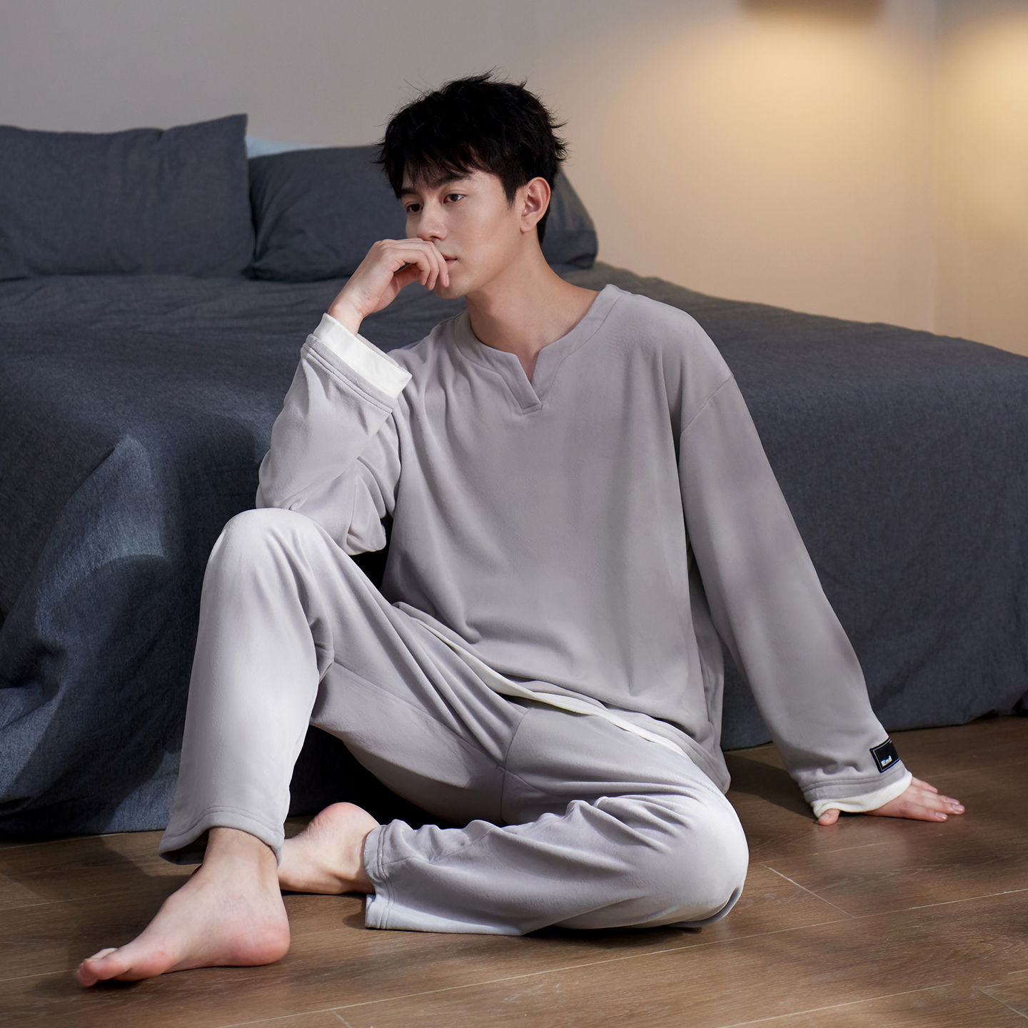 思莉太太男士灰色海岛绒睡衣套装