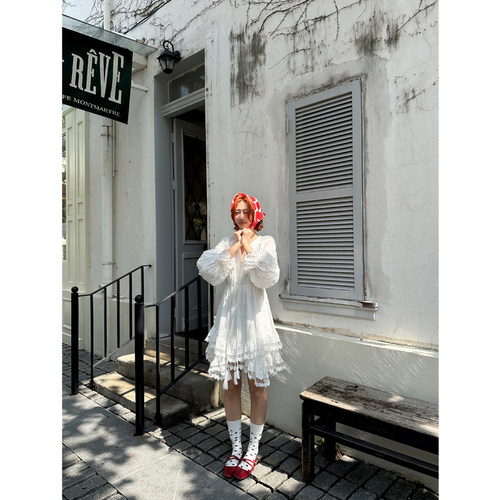 法式v领收腰蕾丝蛋糕小白裙