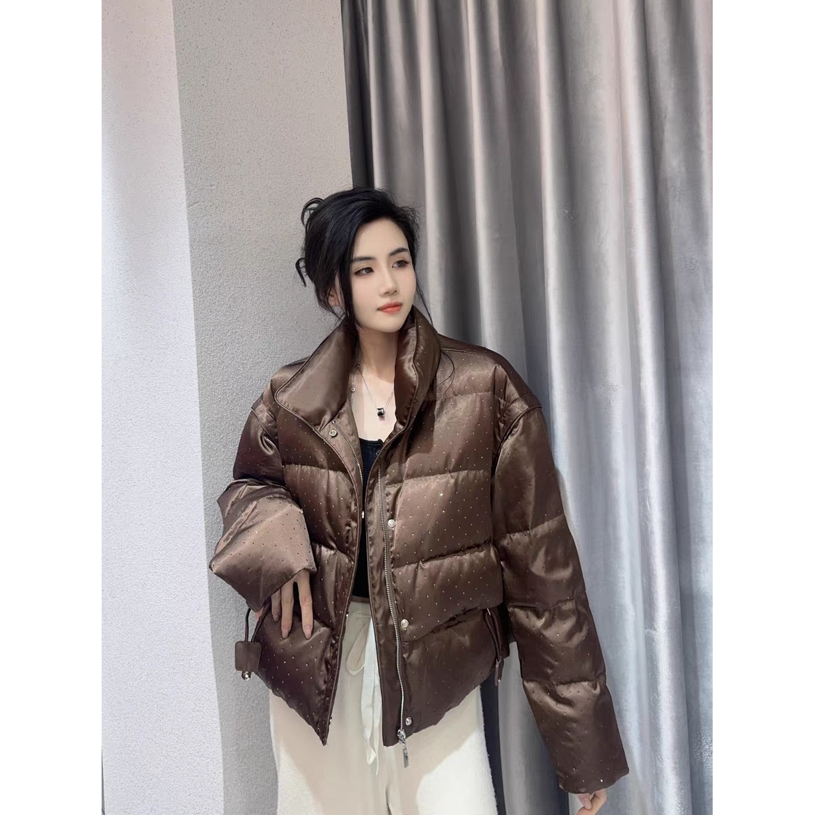 欧洲站2024冬季Dong.one 新洋气立领重工烫钻鹅绒服短款羽绒服女