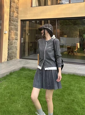 欧洲站25秋款V+.com学院风套装时尚气质显瘦开衫上衣百褶裙两件套