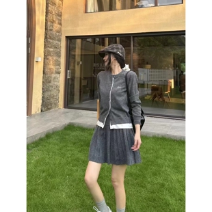 欧洲站25秋款V+.com学院风套装时尚气质显瘦开衫上衣百褶裙两件套