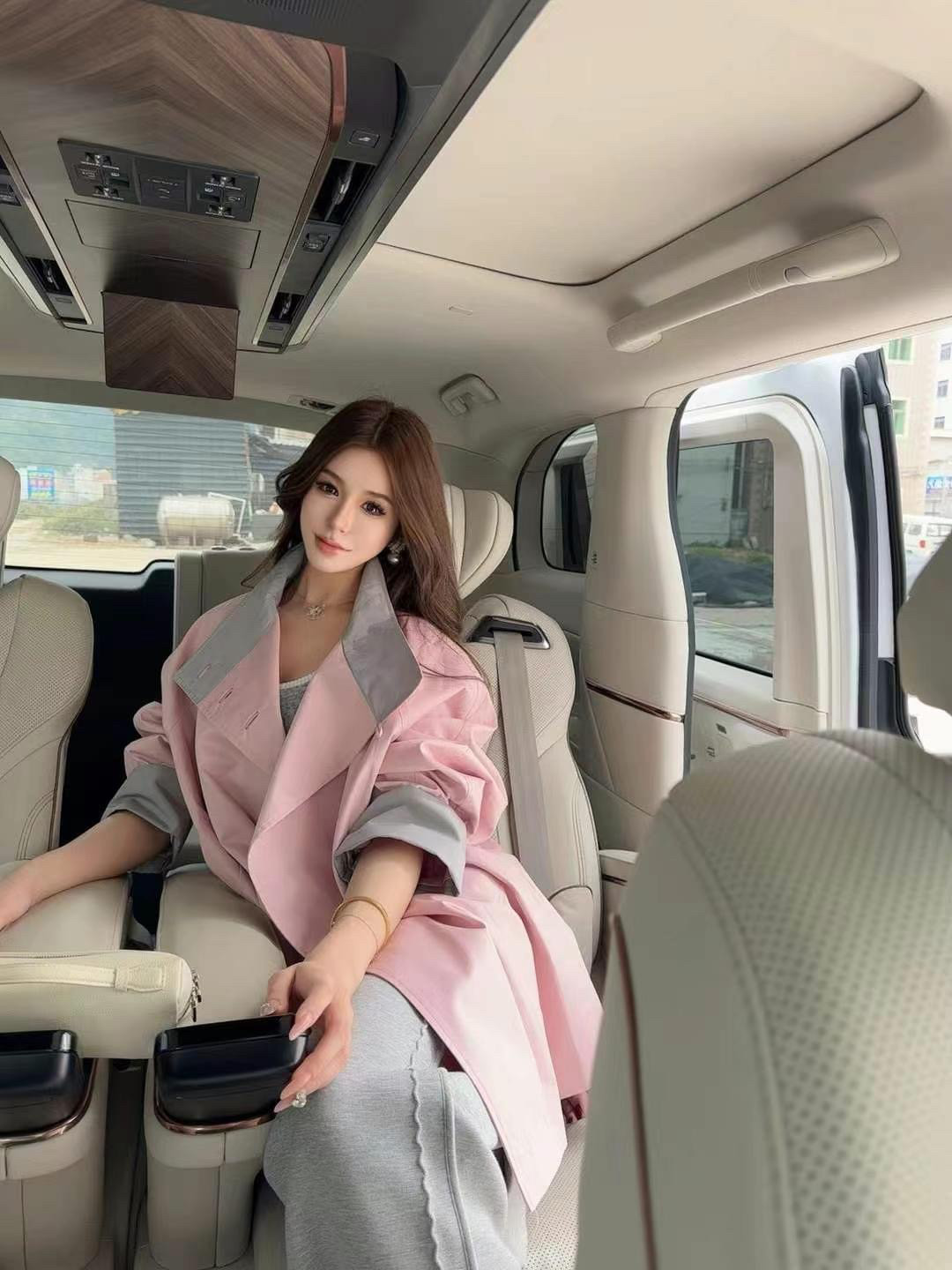 欧洲站2026春季新款V+.COM圆领三粒扣撞色卡其色风衣宽松休闲外套