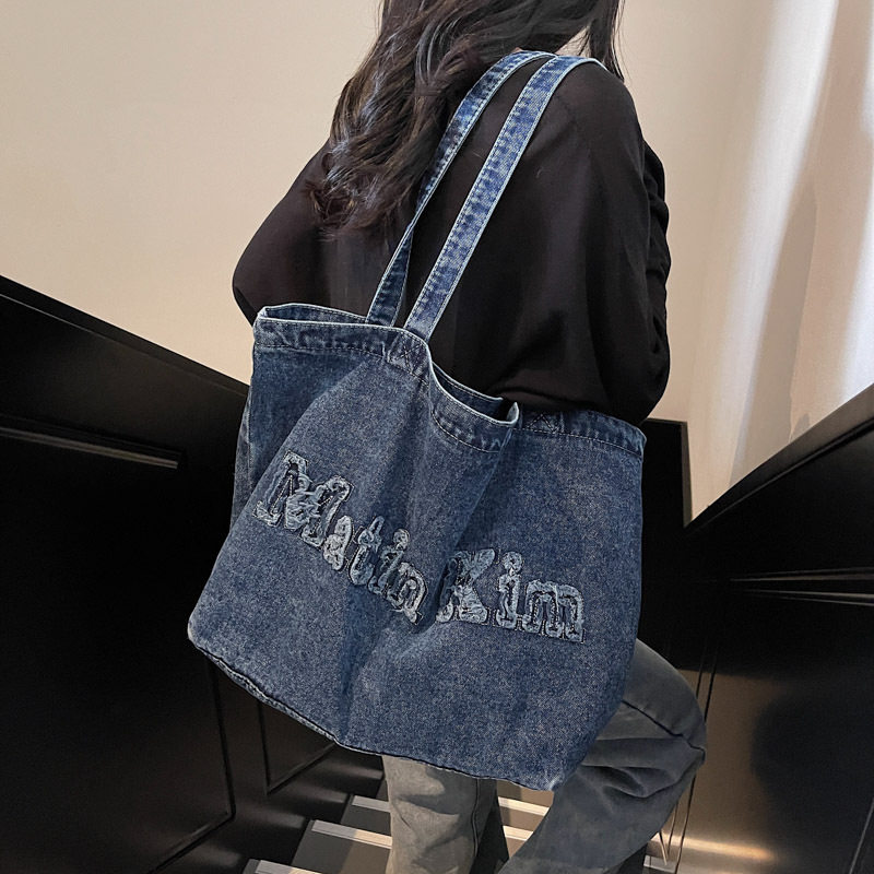 牛仔布包包女2026新款春季时尚百搭托特包大容量通勤复古帆布包