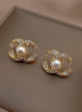 2025年新款耳环女小众设计感珍珠耳钉轻奢高级感潮型时尚耳饰气质