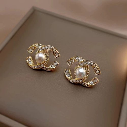 2025年新款小众设计感珍珠耳钉